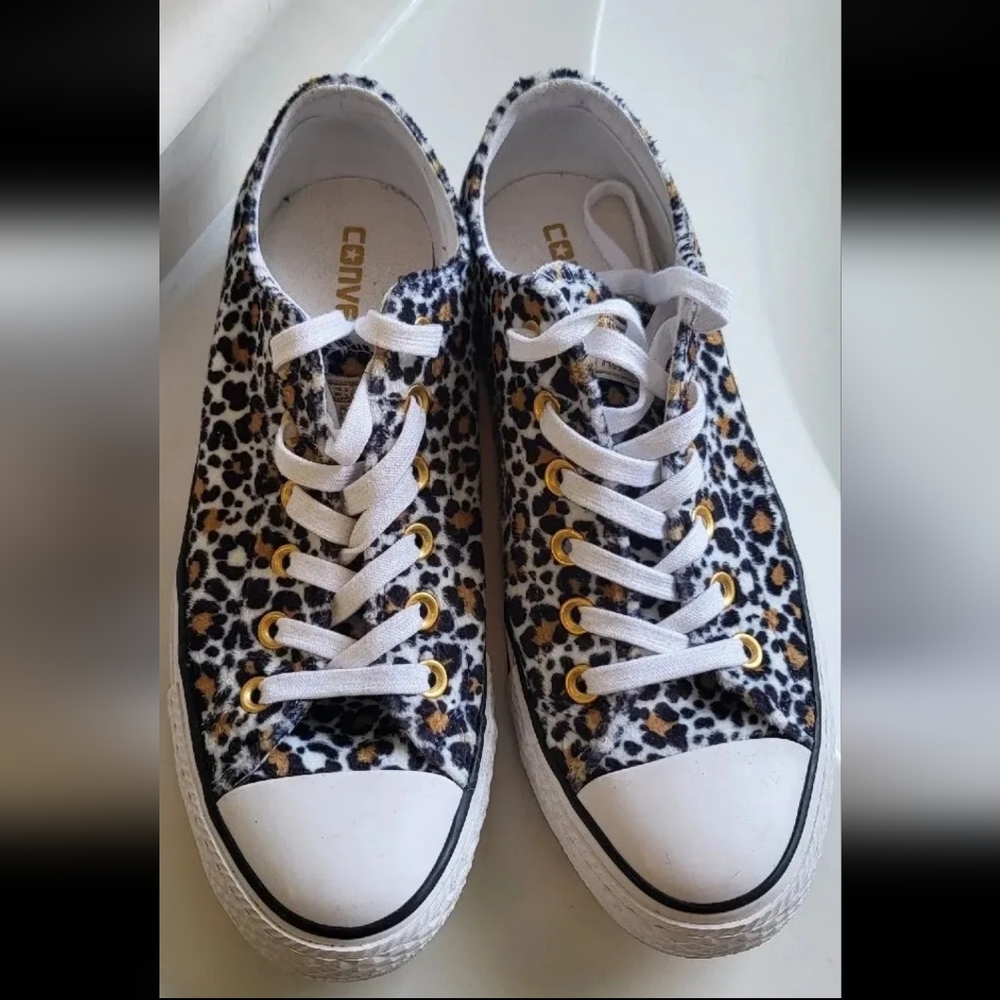 Taylor All Star Low Leopard Print Shoes - Size 8